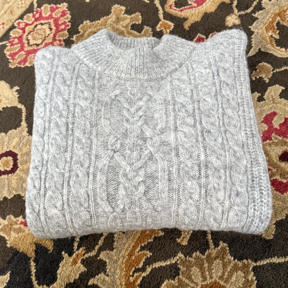 Abercrombie & Fitch Soft Gray Knit Pullover Sweater